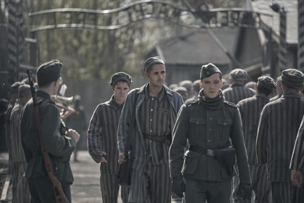Megjelent Az auschwitzi tetováló hivatalos teljes előzetese 26 Az auschwitzi tetováló