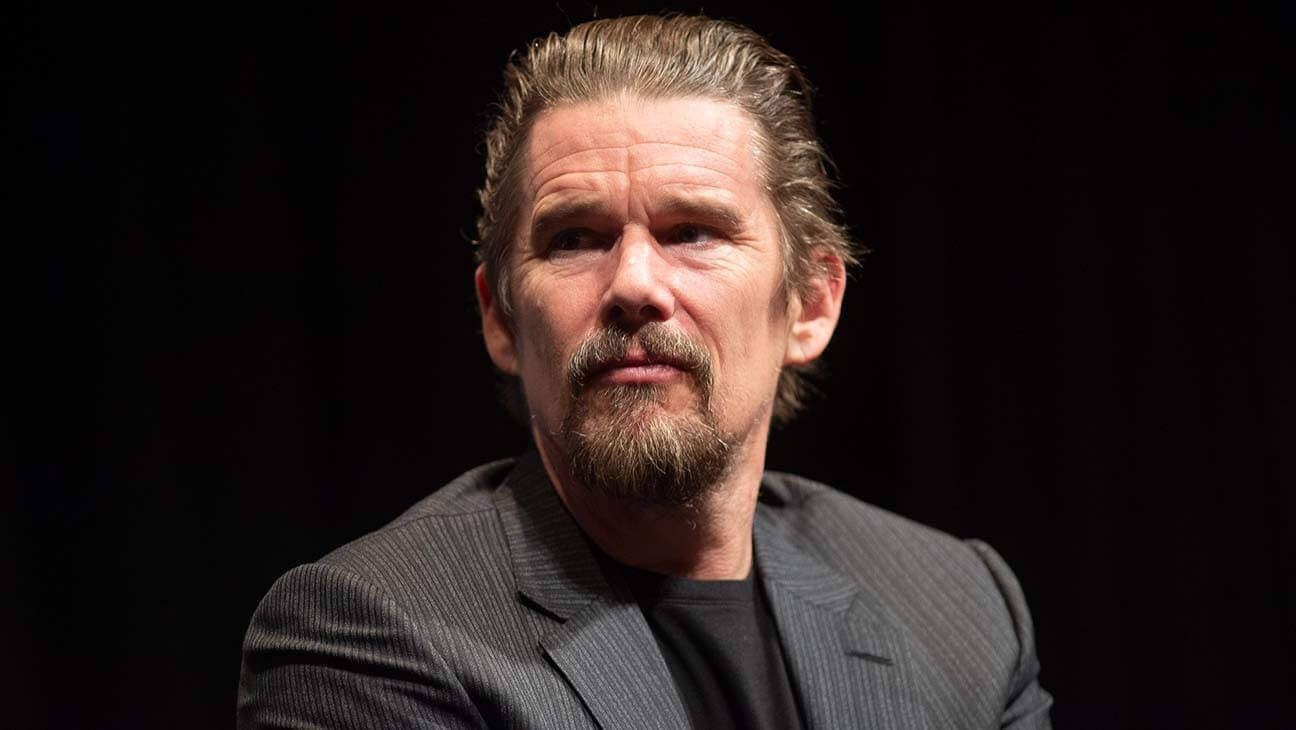 Íme a lehetséges jelöltek Batgirl szerepére 16 Ethan Hawke