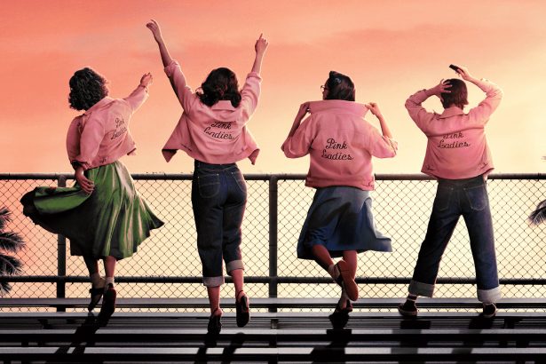 A Grease: Rise of The Pink Ladies című sorozat idén tavasszal érkezik a SkyShowtime-ra 26 Grease: Rise of the Pink