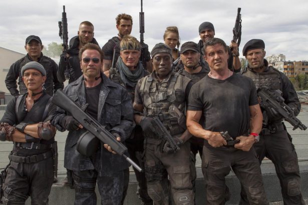 Minden szempár a dögös Megan Foxra mered A feláldozhatók 4. forgatásán, de Sylvester Stallone és Jason Statham is bejelentkezett 20 A feláldozhatók