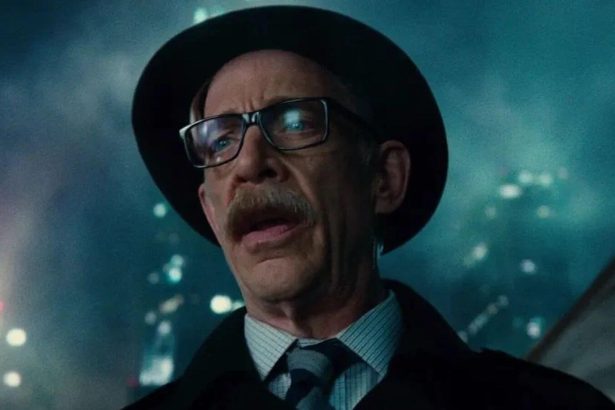 J.K. Simmons nem érti, hogyan működik az MCU és a DCEU multiverzuma, ő csak megtanulja a szövegét 12 J.K. Simmons Gordon
