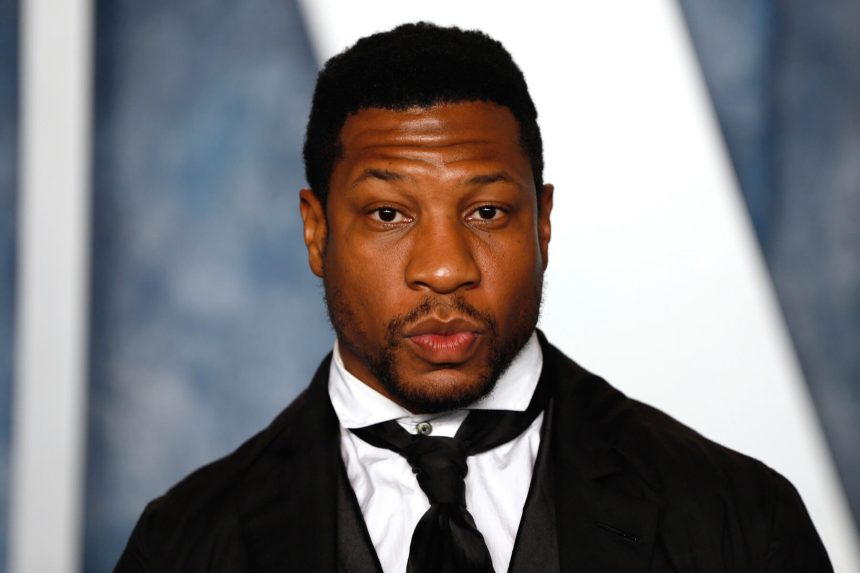 New York-i letartóztatás után Jonathan Majors ellen testi sértés és zaklatás miatt emeltek vádat 11 Jonathan Majors