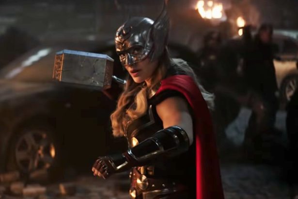 Taika Waititi elárulta, mivel sikerült meggyőznie Natalie Portmant arról, hogy visszatérjen Jane Foster szerepében a Thor: Szerelem és mennydörgés című filmben 12 Thor: Szerelem és mennydörgés