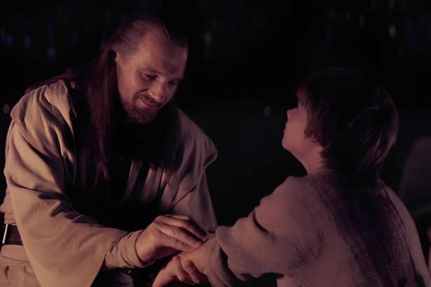 A midikloriánok természete 24 Qui-Gon mintát vesz Anakin véréből.