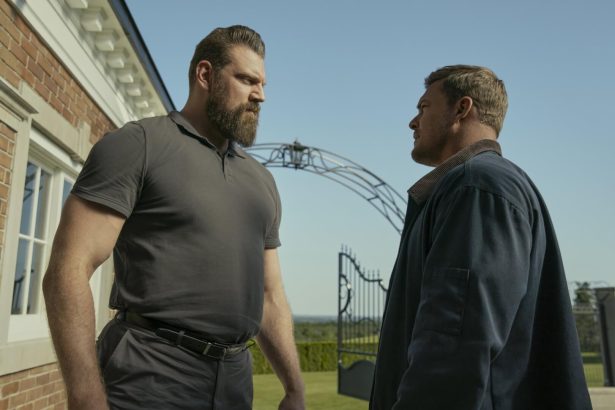 Alan Ritchson az eddigi legnagyobb kihívással néz szembe a Reacher 3. évadának előzetesében 12 Reacher