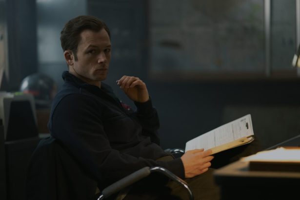 Az Apple TV+ új krimisorozatában tér vissza Taron Egerton - befutott a Smoke előzetese 22 Smoke