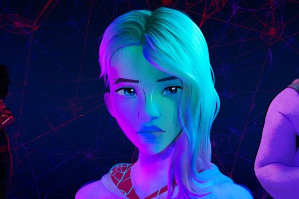 Emma Stone megszólalásig hasonlít a pókverzumos Gwen Stacyre 18 Pókember - A pókverzumon át