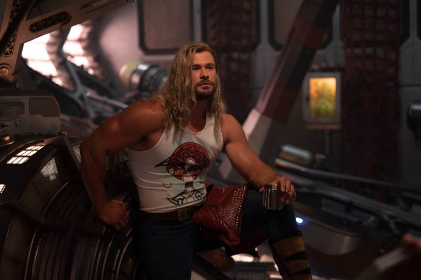 Chris Hemsworth beszólt Hugh Jackmannek, hogy megdöntené a rekordját és ellopná szerepét a Deadpool 3.-ban 11 Thor: Szerelem és mennydörgés