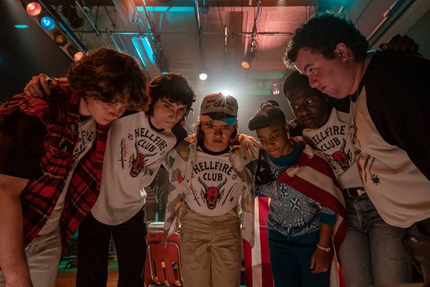 Majdnem megölték az egyik főszereplőt a Stranger Things 4. évadában 12 Stranger Things