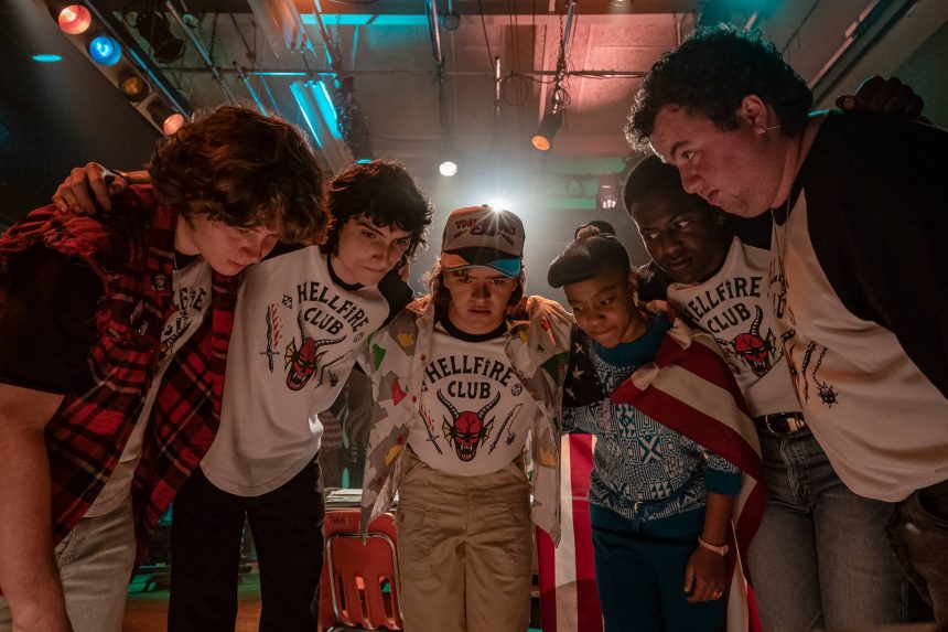 Majdnem megölték az egyik főszereplőt a Stranger Things 4. évadában 11 Stranger Things