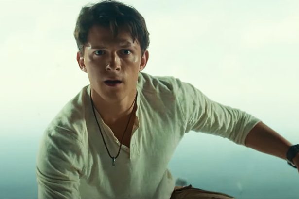 Az Uncharted kulisszák mögötti videóján Tom Holland arról mesél, "nagyon ijesztő" volt a repülőgépes kaszkadőrmutatvány 24 Uncharted