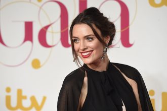 Batwoman: Ruby Rose szerepét Wallis Day veszi át, ő lesz Kate Kane a sorozatban 22 Wallis Day