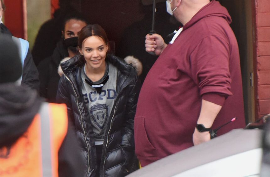 A Batgirl forgatási fotója megerősítette, hogy Batman segítő társa is része a DCEU-nak 11 Leslie Grace Batgirl