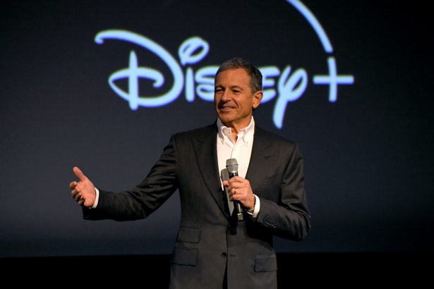 Bob Iger visszatér a Disney vezérigazgatói posztjára, Bob Chapek távozik 14 Bob Iger