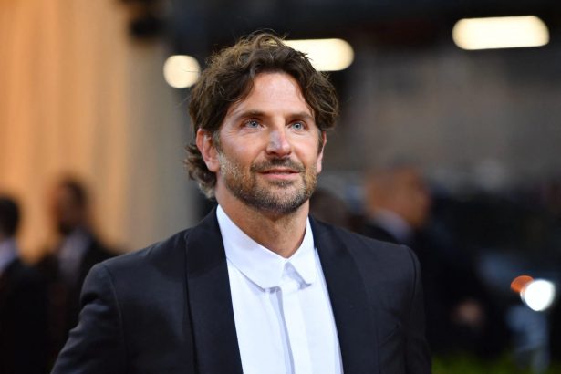 Bradley Coopert a felismerhetetlenségig elmaszkírozták a Netflix új drámájában 12 Bradley Cooper