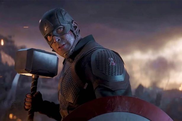 Chris Evans szerint felkavaró lenne visszatérni Amerika Kapitányként most hogy Anthony Mackie kapta a szerepet 22 Bosszúállók: Végjáték