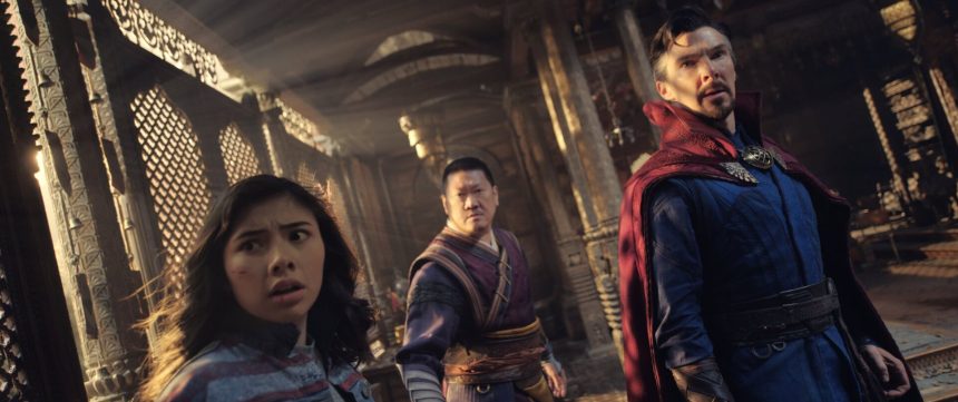 Xochitl Gomez kiállt a Doctor Strange az őrület multiverzumában írója mellett, és azt is elárulta, hányszor kellett átírni a forgatókönyvet 11 Doctor Strange az őrület multiverzumában