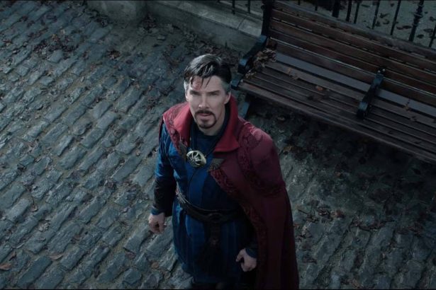 Kevin Feige próbálta megmagyarázni, miért távozott Scott Derrickson a Doctor Strange az őrület multiverzumában éléről 16 Doctor Strange az őrület multiverzumában
