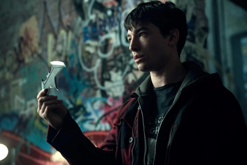 Ezra Miller akár 26 év börtönre is számíthat, ha elítélik betöréses lopásért 11 Ezra Miller