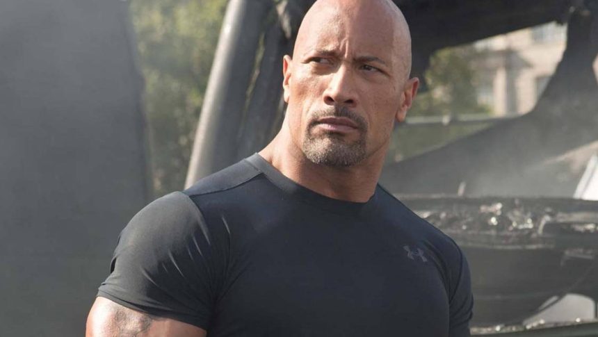 A Halálos iramban 10. stáblista utáni jelenetében visszatér Dwayne Johnson Luke Hobbs szerepében 11 Halálos iramban 8.