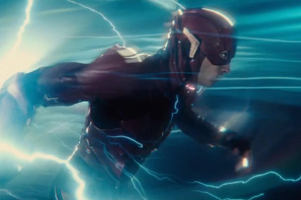 Zack Snyder bevallotta, hogy a Warner Bros. azt akarta, hogy kivágják Flash időutazós jelenetét 26 Flash