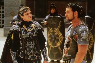 Joaquin Phoenix majdnem otthagyta a Gladiátor forgatását, amiért Russell Crowe amatőrnek nevezte 23 Gladiátor