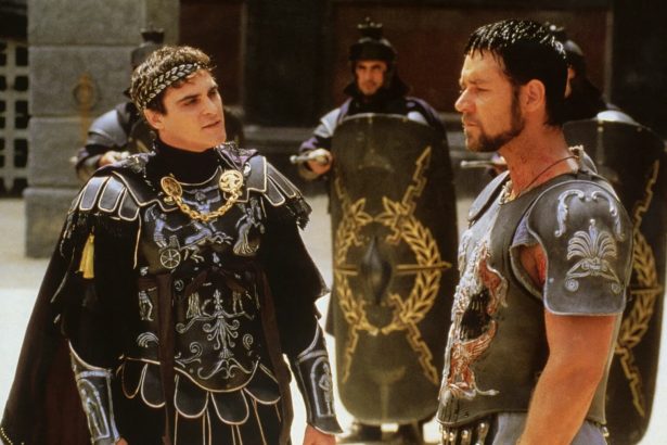 Joaquin Phoenix majdnem otthagyta a Gladiátor forgatását, amiért Russell Crowe amatőrnek nevezte 12 Gladiátor