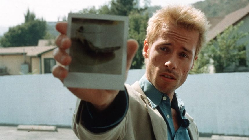 Guy Pearce szerint borzalmas alakítást nyújtott a Mementóban 11 Mementó