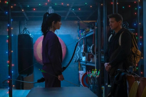 Clint Barton múltja utolérte őt a Sólyomszem előzetesében, és Kate Bishop is bemutatkozott 18 Sólyomszem