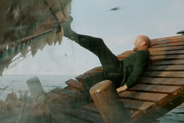 Jason Statham puszta lábbal elintéz egy őscápát a Meg 2. - Az árok első előzetesében, ami már magyarul is elérhető 24 Meg 2. - Az árok