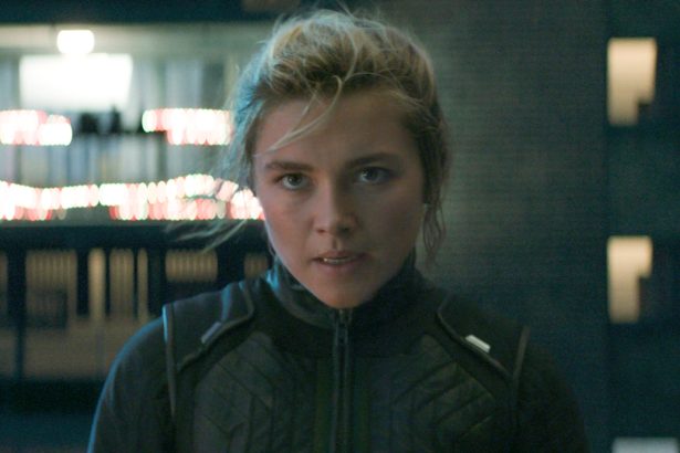 Florence Pugh körbevitt minket a Mennydörgők forgatásán 14 Sólyomszem