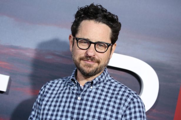 Mindenki a The Great Beyond titkait kutatja J.J. Abrams új filmjében 16 J.J. Abrams