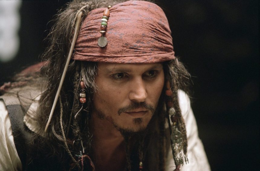 Jerry Bruckheimer elismerte, hogy megpróbálták megölni Johnny Depp karakterét A Karib-tenger kalózaiban, de "nem működött 11 A Karib-tenger kalózai