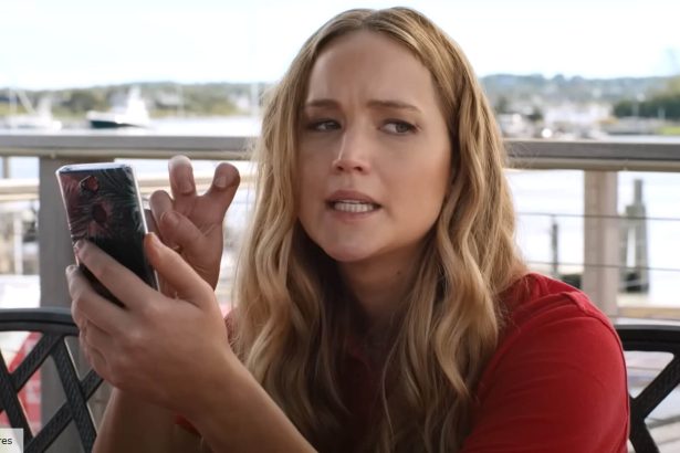 Jennifer Lawrence szerint korábbi személyisége „rettenetesen kínos” – Ariana Grande SNL-paródiája viszont tökéletesen eltalálta 18 Barátnőt felveszünk