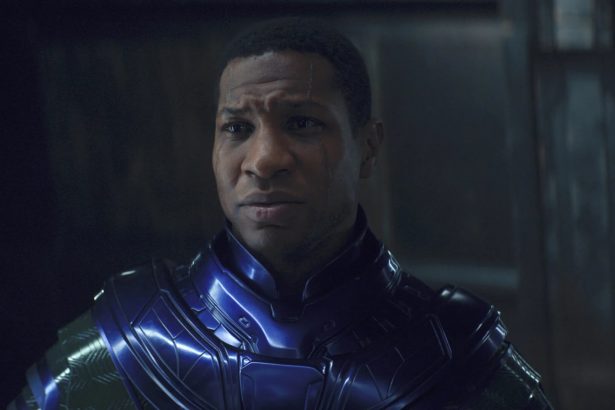 Állítólag a Marvel Studios keresi a lehetőségét, miként válthatja Jonathan Majorst a folytatásban Kang, a Hódító szerepében 26 A Hangya és a Darázs: Kvantumánia