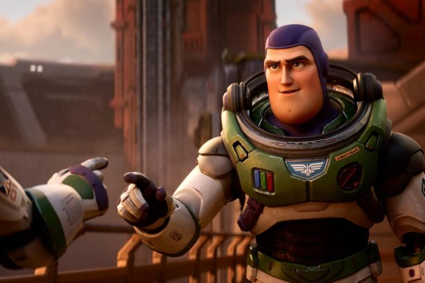 Egy leszbikus csók miatt bukott meg a Lightyear? A Pixar vezetői rossz következtetéseket vontak le 28 Lightyear