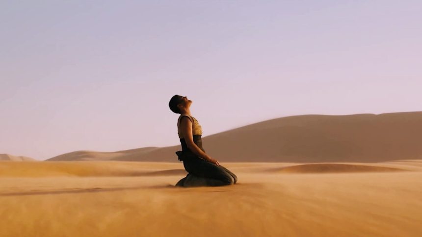 Anya Taylor-Joy ezzel a hajjal és jelmezzel felismerhetetlen a Furiosa forgatási fotóin 11 Mad Max: Fury Road