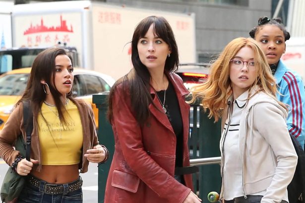Dakota Johnson és Sydney Sweeney főszereplésével bemutatták a Madame Web első előzetesét 26 Madame Web