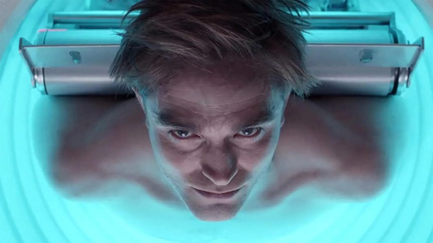 Egy évvel eltolták a Robert Pattinson főszereplésével forgatott sci-fi, a Mickey 17 bemutatóját 11 Mickey 17