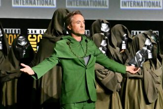 Ezüst és Arany: Robert Downey Jr. közös képen mutatta meg Vasembert és Doctor Doomot 23 Bosszúállók: Doctor Doom ébredése