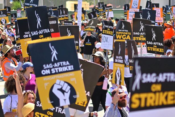 A SAG-AFTRA közleménye szerint az írókhoz és a színészekhez a videójáték-iparban dolgozók is csatlakozhatnak 16 SAG-AFTRA