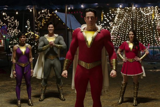 A Shazam: Fury of the Gods rendezője hivatalos képet mutatott a Shazam-családról és az új jelmezekről 18 Shazamn