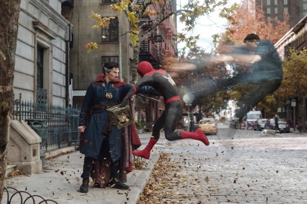 A Pókember: Nincs hazaút tévéreklámjából megtudjuk, Doctor Strange miért nem szereti a gyerekeket 24 Pókember: Nincs hazaút