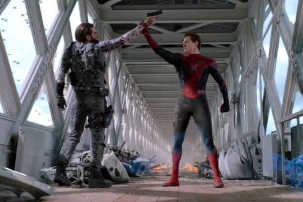 Mysterio csak megrendezte halálát, és visszatér a Pókember: Idegenben folytatásában? 14 Pókember: Idegenben