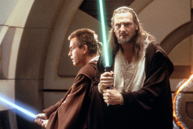 George Lucas rászólt Liam Neesonra és Ewan McGregorra a forgatáson, ne adjanak ki fénykard hangokat 30 Star Wars: Baljós árnyak