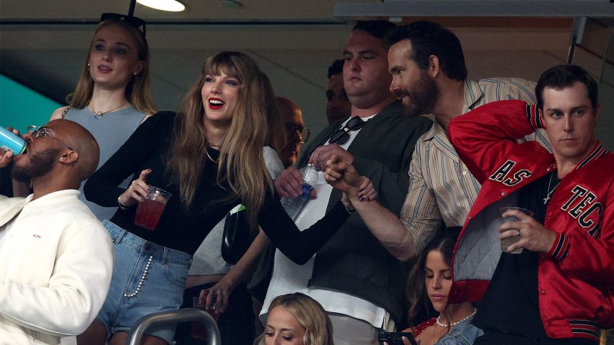 A Deadpool 3. sztárjaival lógott Taylor Swift - már spekulálnak az énekesnő cameójáról 11 Taylor Swift Ryan Reynolds