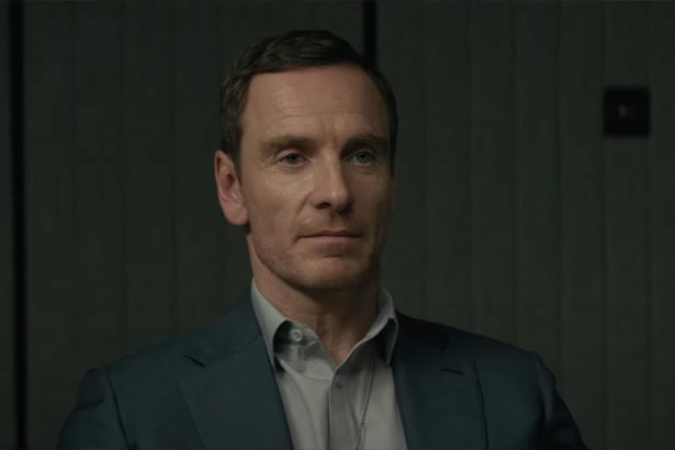Bemutatták a The Agency előzetesét, amelyben Michael Fassbener fedett ügynököt játszik 14 Az ügynökség