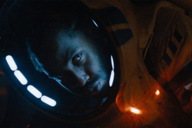 Az Alkotó első előzetese magyarul is elérhető, amelyben John David Washington mentheti meg az emberiséget a fellázadt mesterséges intelligencia ellen 22 Az Alkotó