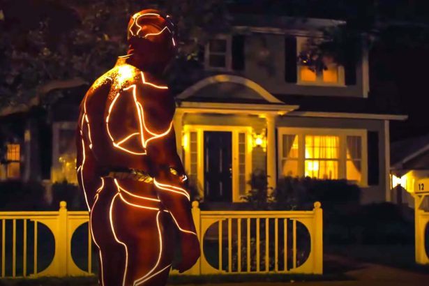 Ezra Miller reagál a hírekre, miszerint a The Flash törli a SnyderVerse sztoriszálat a DCEU-ból 20 The Flash