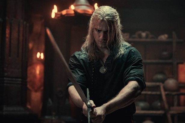 A Vaják kiszivárgott forgatási fényképein először látható Liam Hemsworth Geralt szerepében 20 Vaják